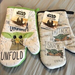 Star Wars Mandalorian Oven Mitts